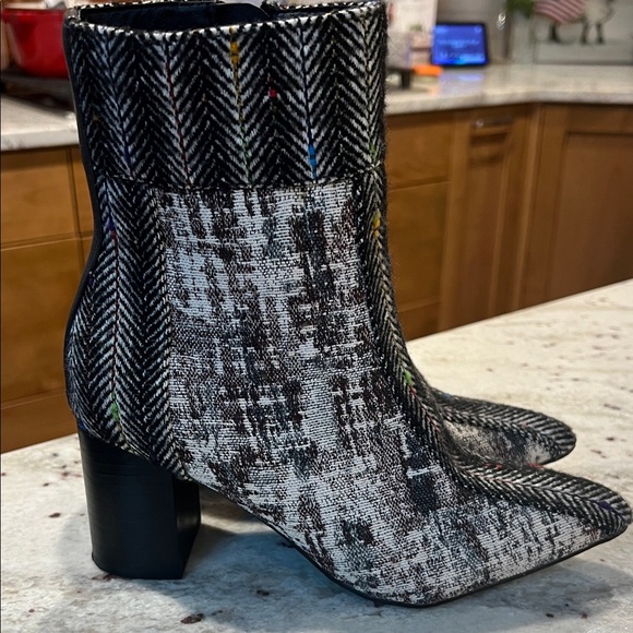 Coconuts by Matisse Black and White Women's Ankle Boots - Picture 4 of 6